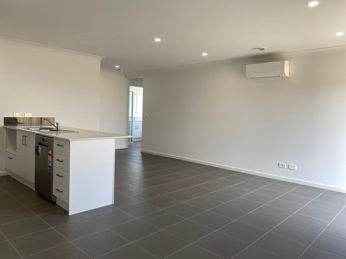 56 Riland Boulevard, Tarneit, VIC 3029, Tarneit - Thumbnail 5