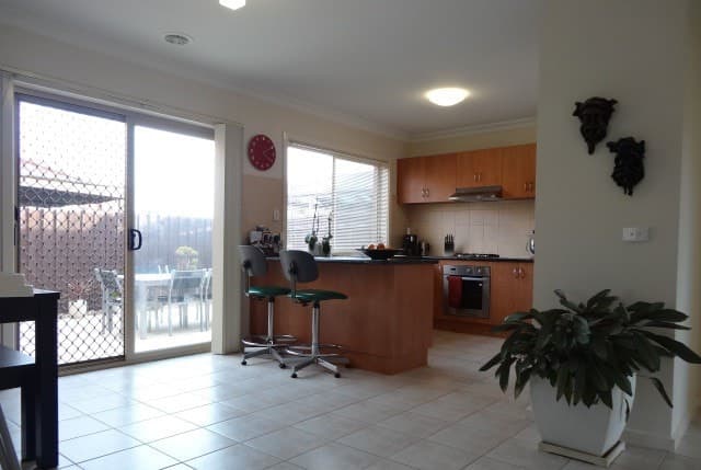 2 Fingleton Crescent, Sunbury, VIC 3429, Sunbury - Thumbnail 4