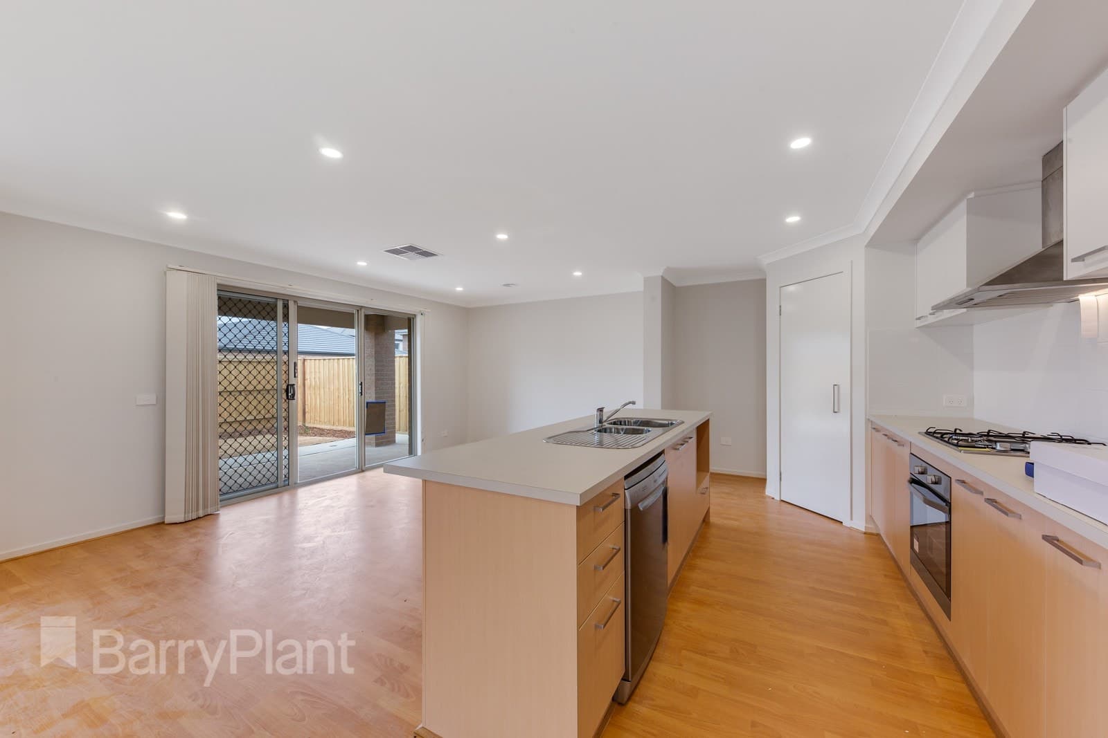 6 Sloane Street, Werribee, VIC 3030, Werribee - Thumbnail 3