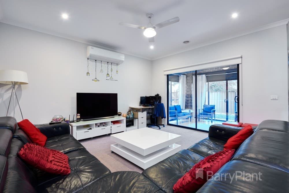80 Wheelers Park Drive, Cranbourne North, VIC 3977, Cranbourne North - Thumbnail 2