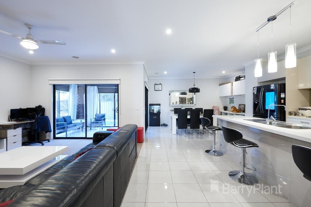 80 Wheelers Park Drive, Cranbourne North, VIC 3977, Cranbourne North - Thumbnail 3