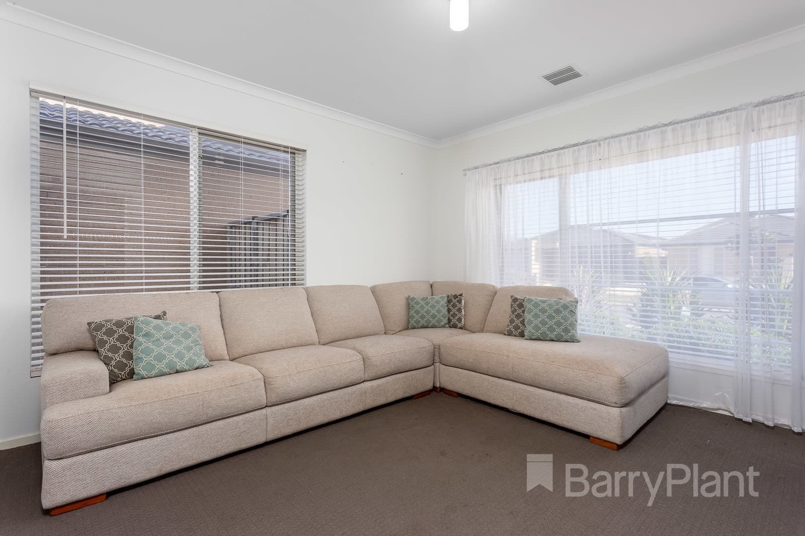12 Jansar Street, Point Cook, VIC 3030, Point Cook - Thumbnail 7