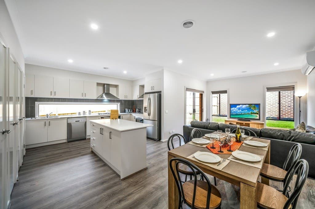 Room 4/2 Backelei Crescent, Grovedale, VIC 3216, Grovedale - Thumbnail 3