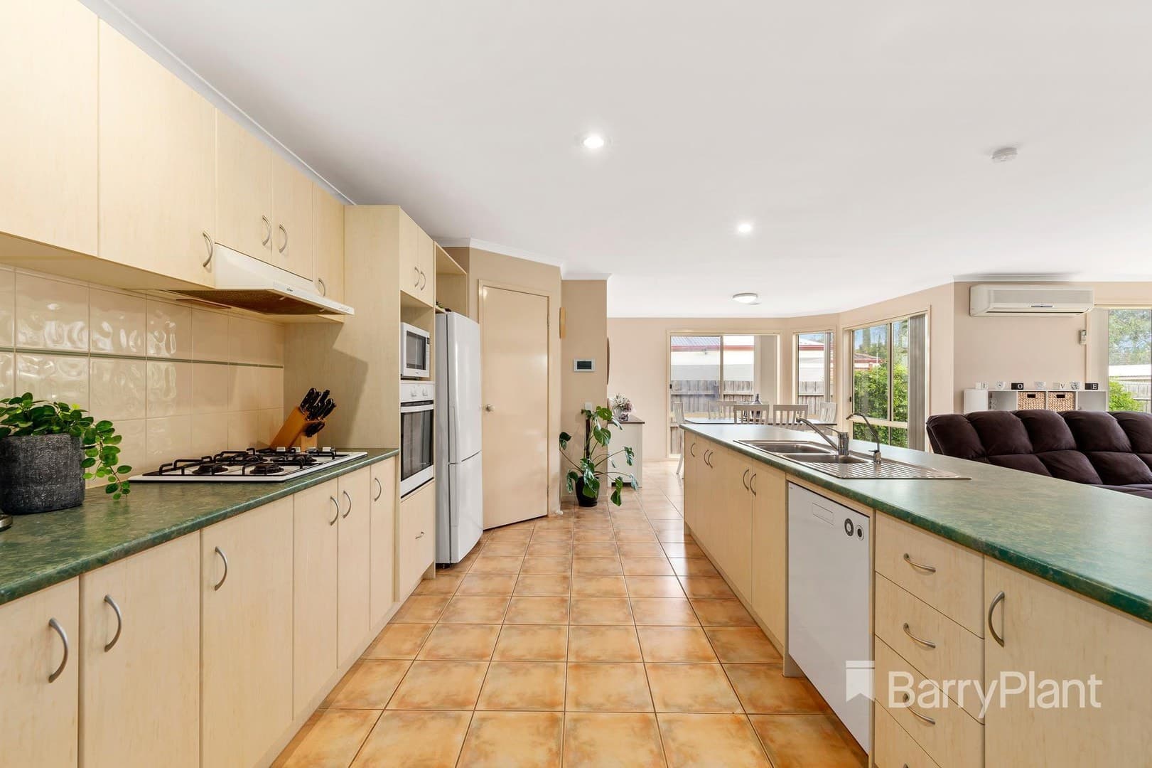 37 Cobblestone Drive, South Morang, VIC 3752, South Morang - Thumbnail 3