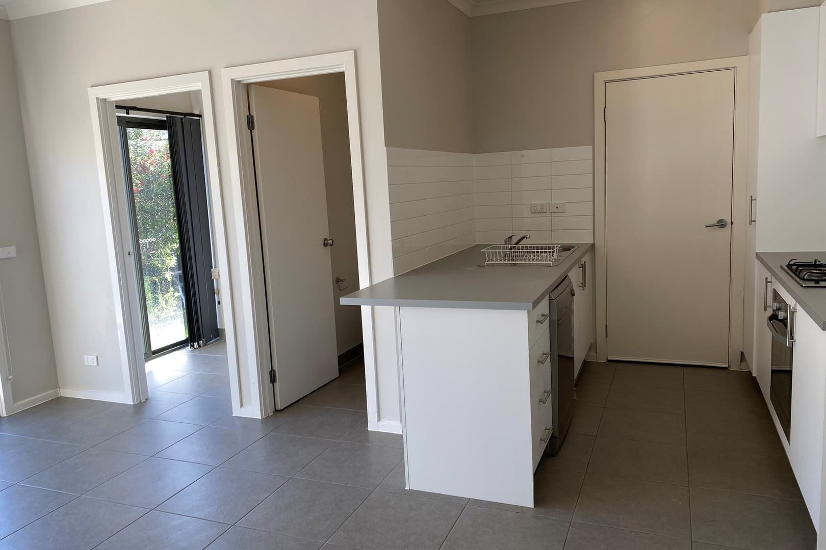 2 Almondbank Road, Cranbourne East, VIC 3977, Cranbourne East - Thumbnail 3