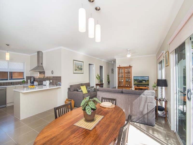 8 Hart Court, Ocean Shores - Thumbnail 2