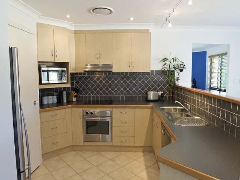 4 Glendale Crescent, Ocean Shores NSW 2483, Ocean Shores - Thumbnail 2