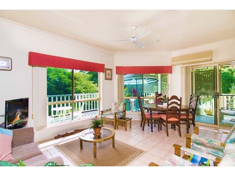 10 Coomburra Crescent, Ocean Shores NSW 2483, Ocean Shores - Thumbnail 2