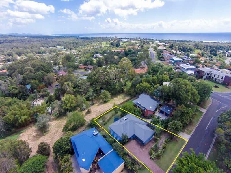 4 Coomburra Crescent, Ocean Shores NSW 2483, Ocean Shores - Image 1