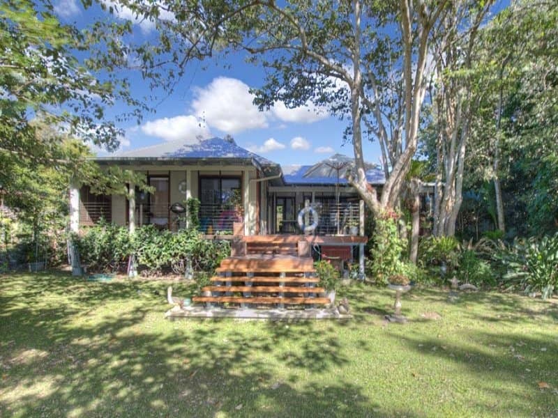 32 Hardy Avenue, Ocean Shores NSW 2483, Ocean Shores - Thumbnail 2
