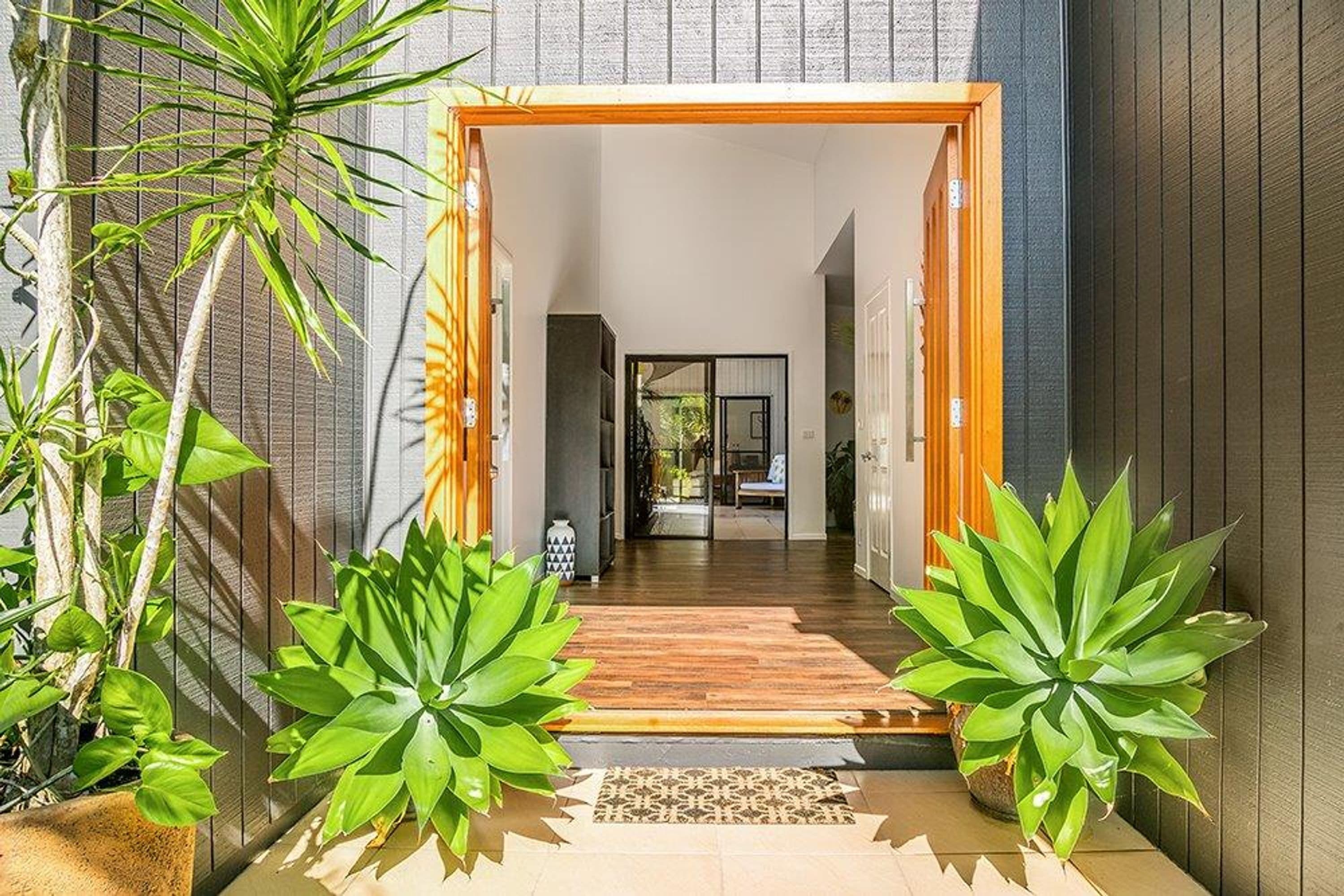 3/3 Sallywattle Drive, Suffolk Park - Image 1