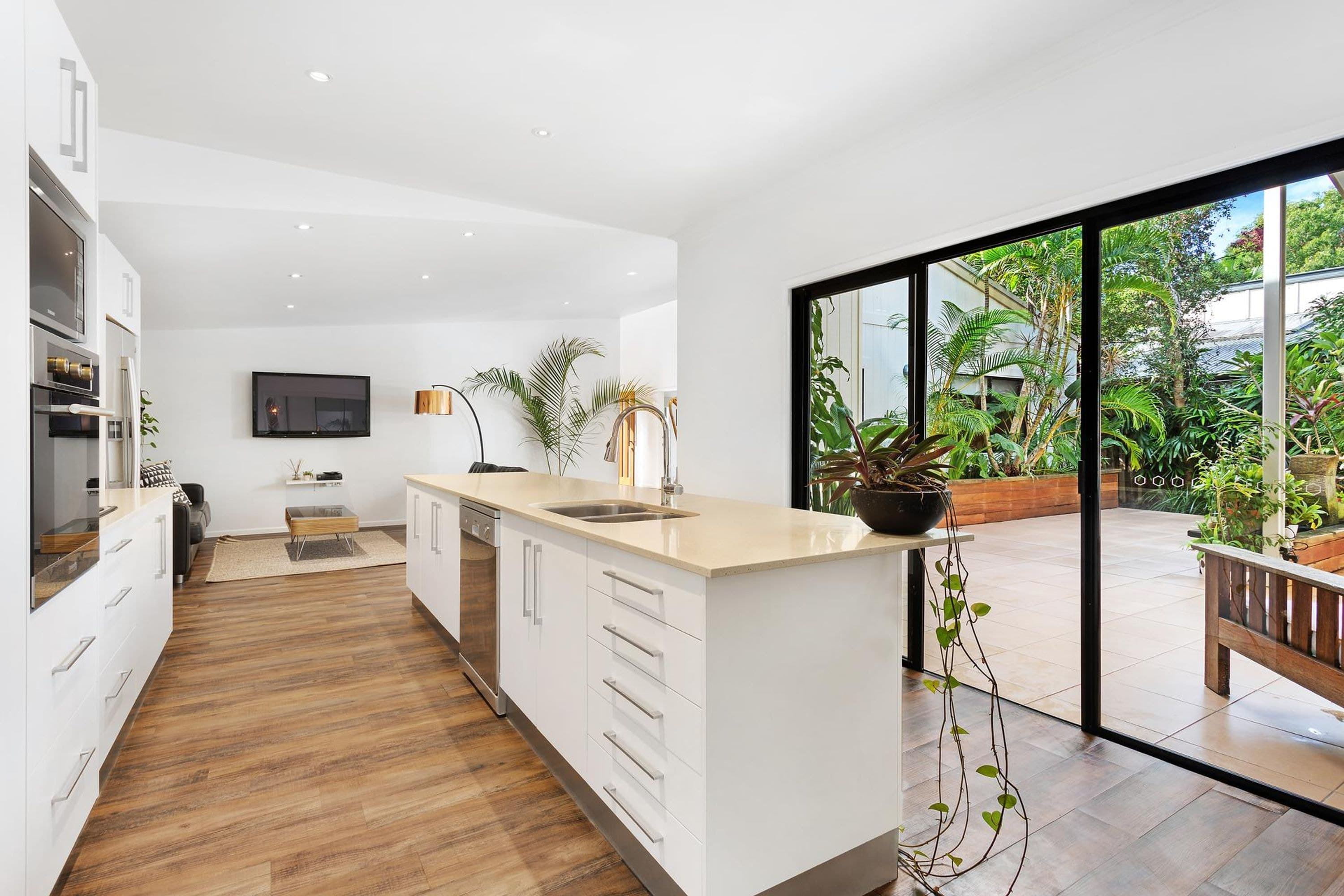 3/3 Sallywattle Drive, Suffolk Park - Thumbnail 2