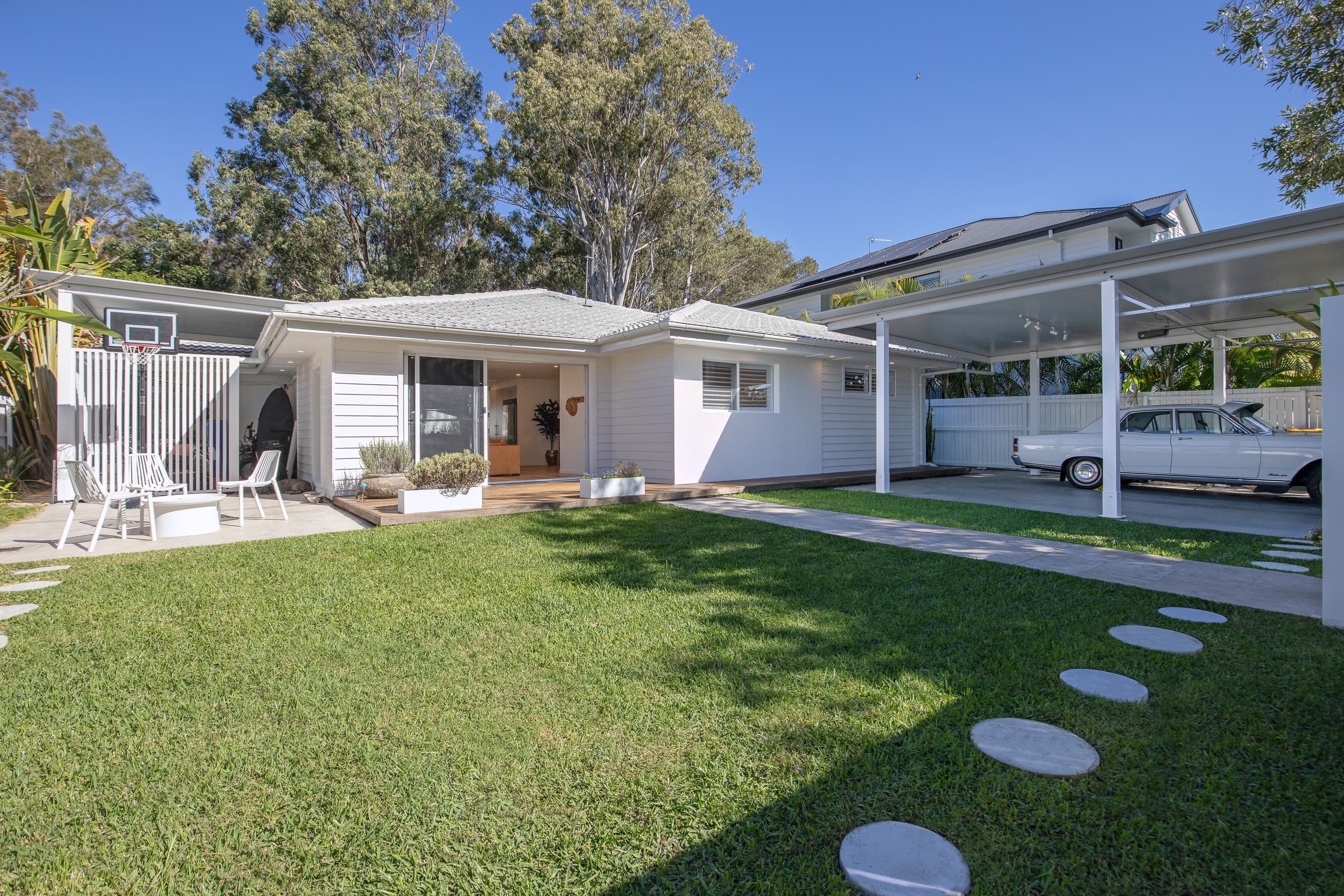 126 Acanthus Avenue, Burleigh Waters, Burleigh Waters - Thumbnail 2