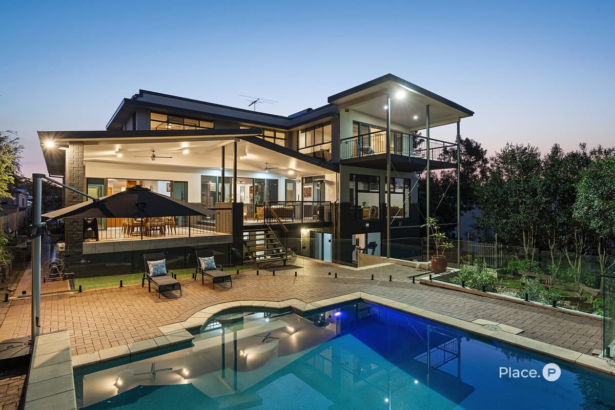 26 Saunders Place, Wynnum - Image 1