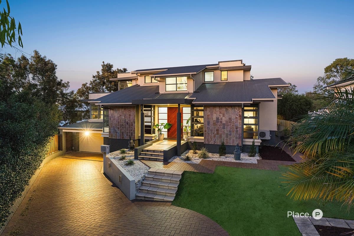 26 Saunders Place, Wynnum - Thumbnail 2