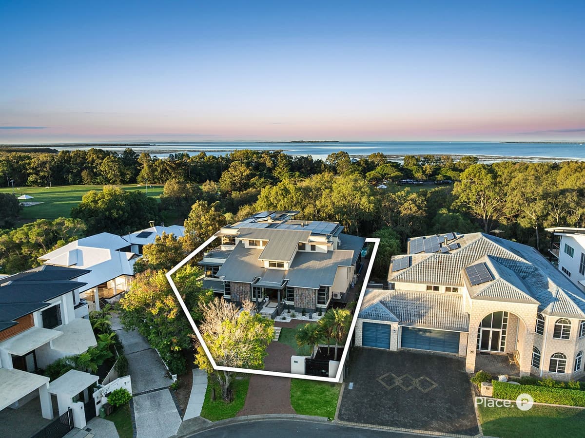 26 Saunders Place, Wynnum - Thumbnail 3
