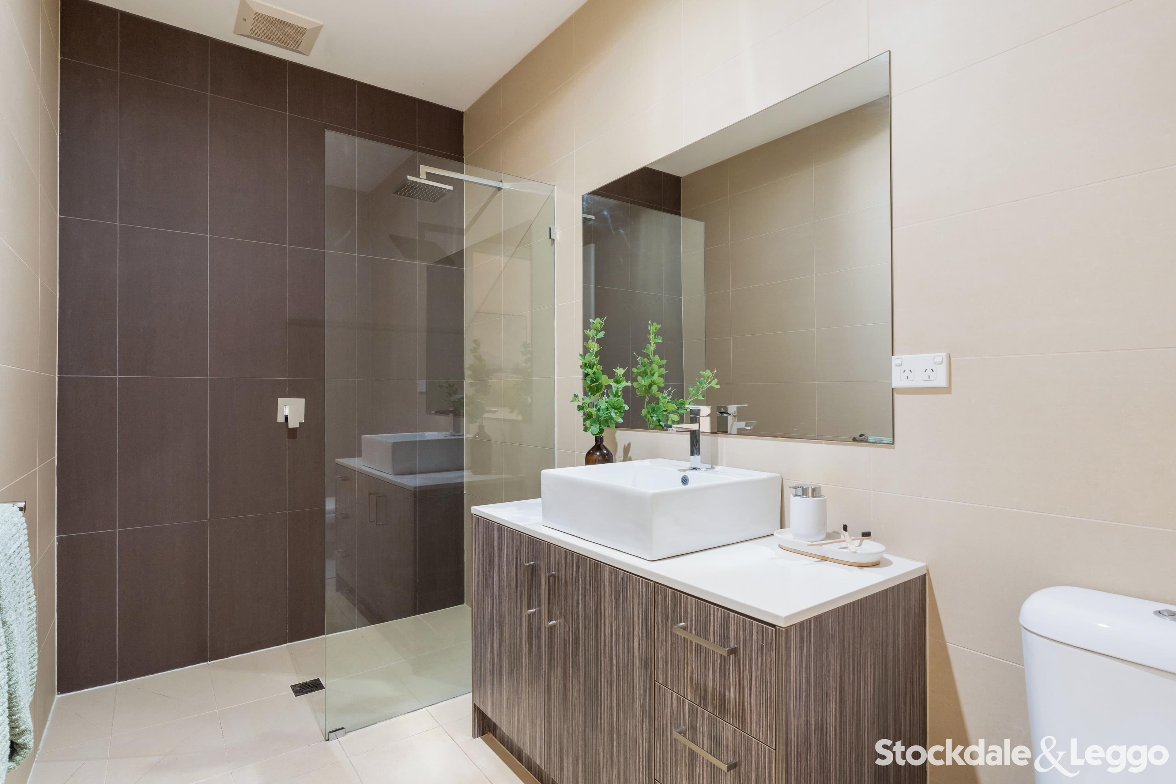 3/4 Vangelica Way, South Morang VIC, South Morang - Thumbnail 3