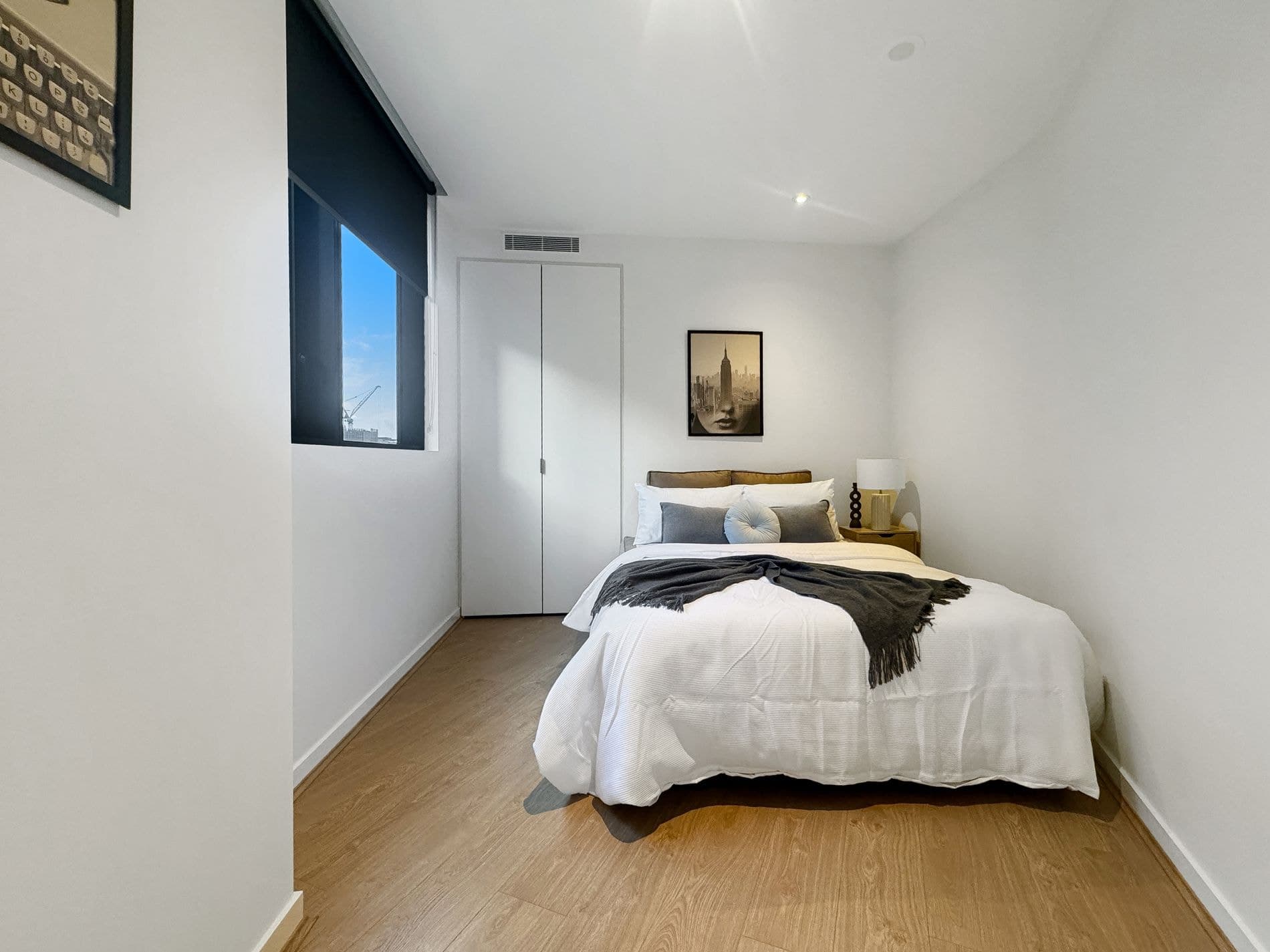 1401 / 555 Swanston Street, CARLTON, Carlton - Thumbnail 3