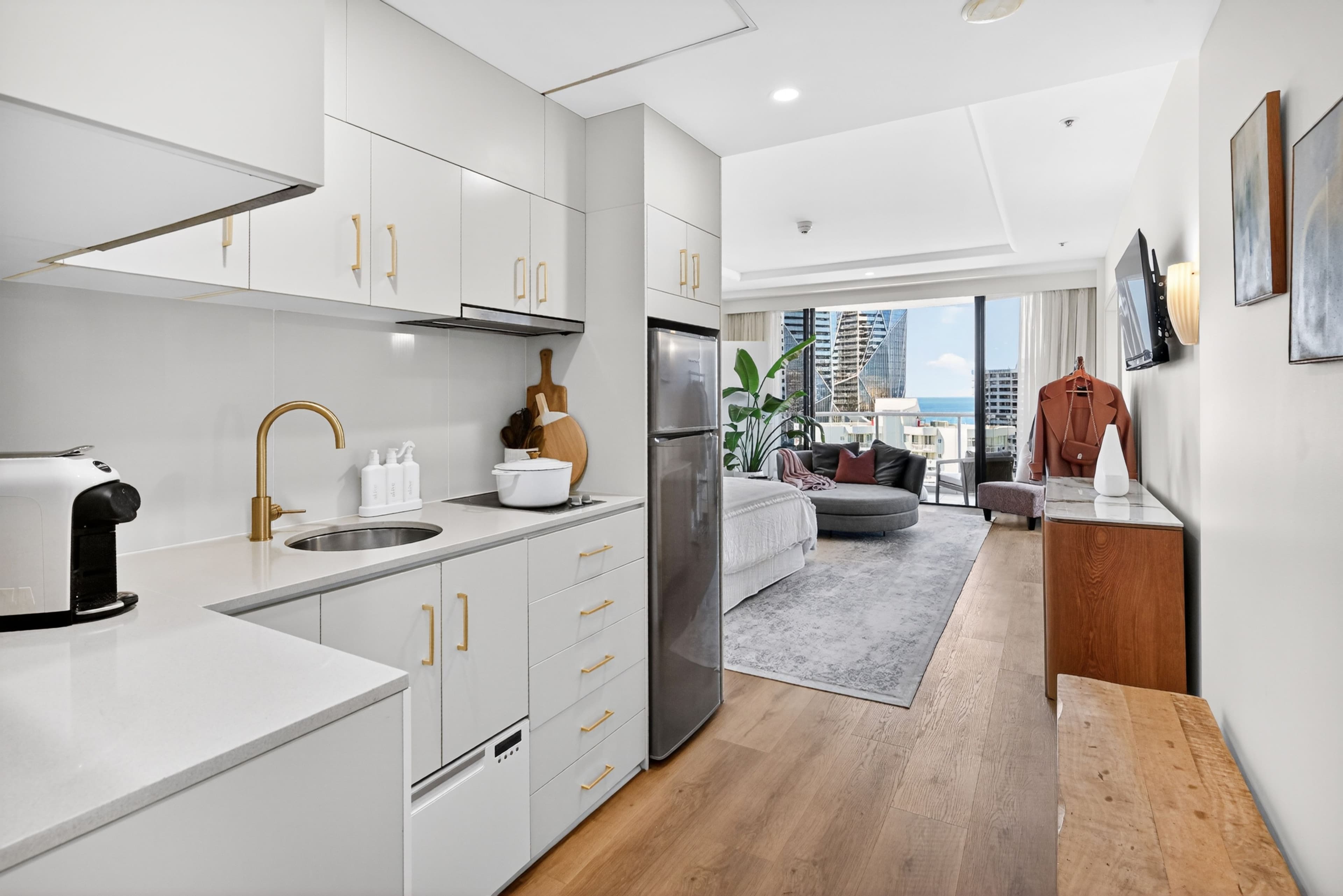 1003/2801 Gold Coast Highway, Surfers Paradise QLD 4217, Surfers Paradise - Thumbnail 6