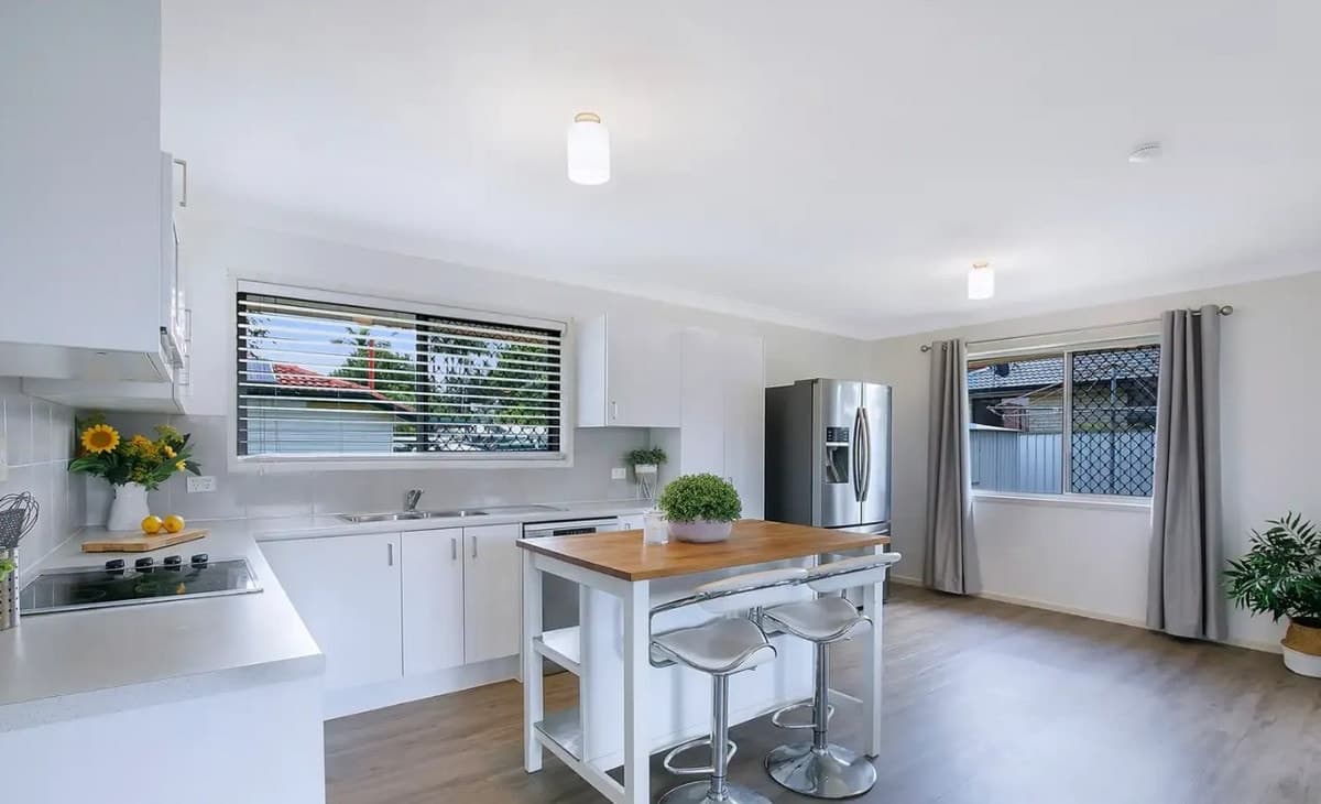 52 Apex Avenue, Kippa-Ring - Thumbnail 2