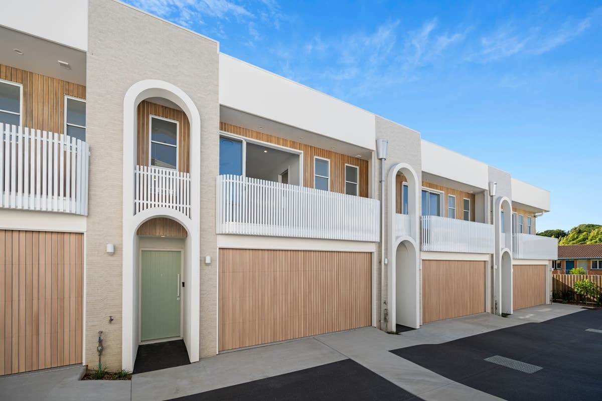 18 Hipwood Avenue, Coorparoo - Image 1