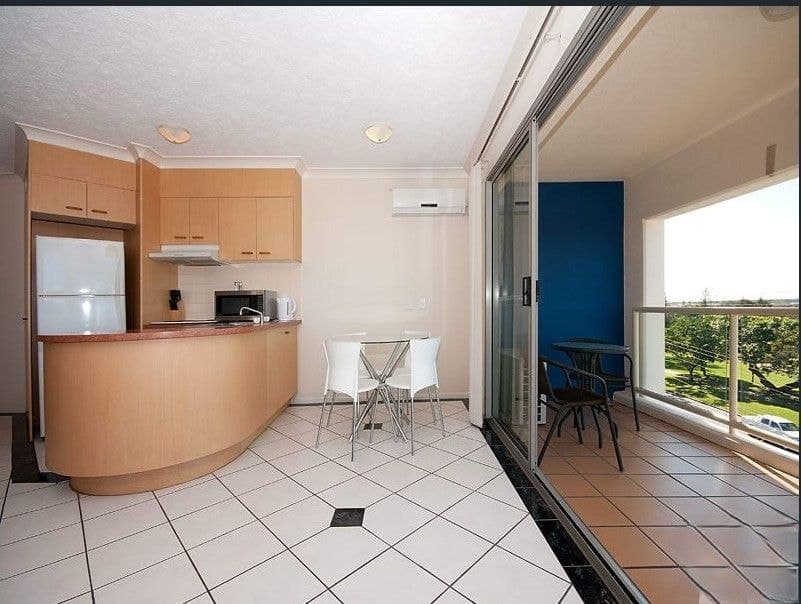 69/106 Marine Parade, Southport - Thumbnail 3