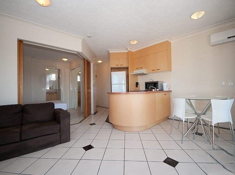 69/106 Marine Parade, Southport - Thumbnail 4