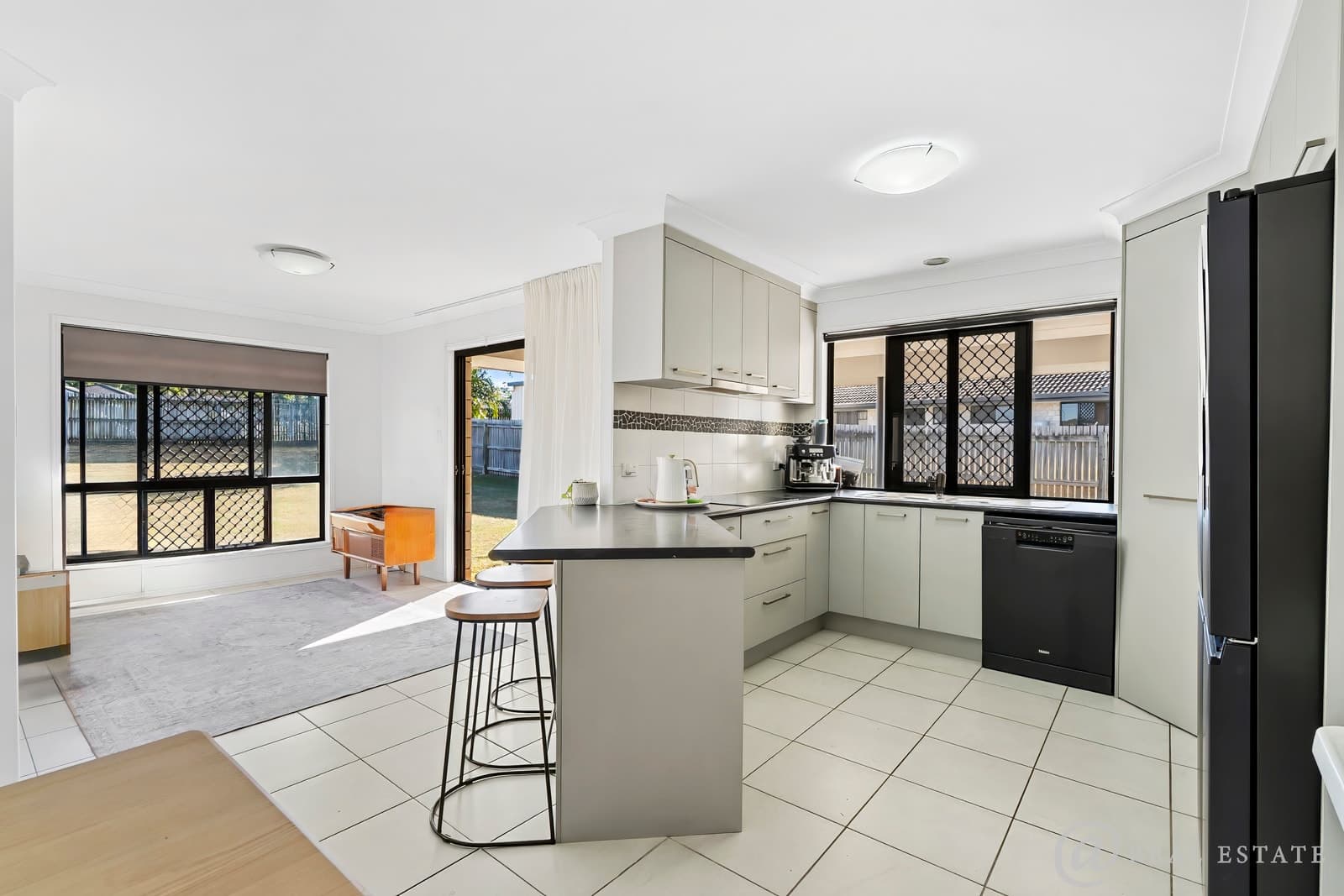 9 Galleon Court, TAROOMBALL, Taroomball - Thumbnail 2