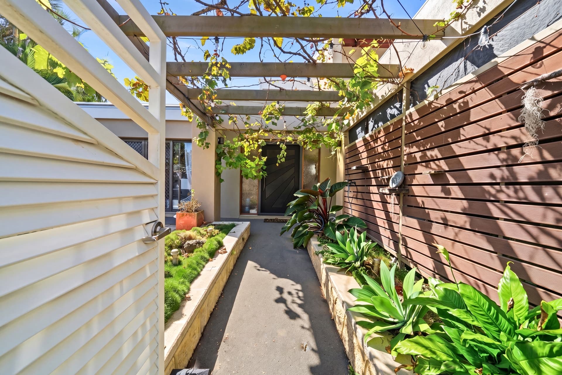 404 Error, Broadbeach Waters - Thumbnail 2