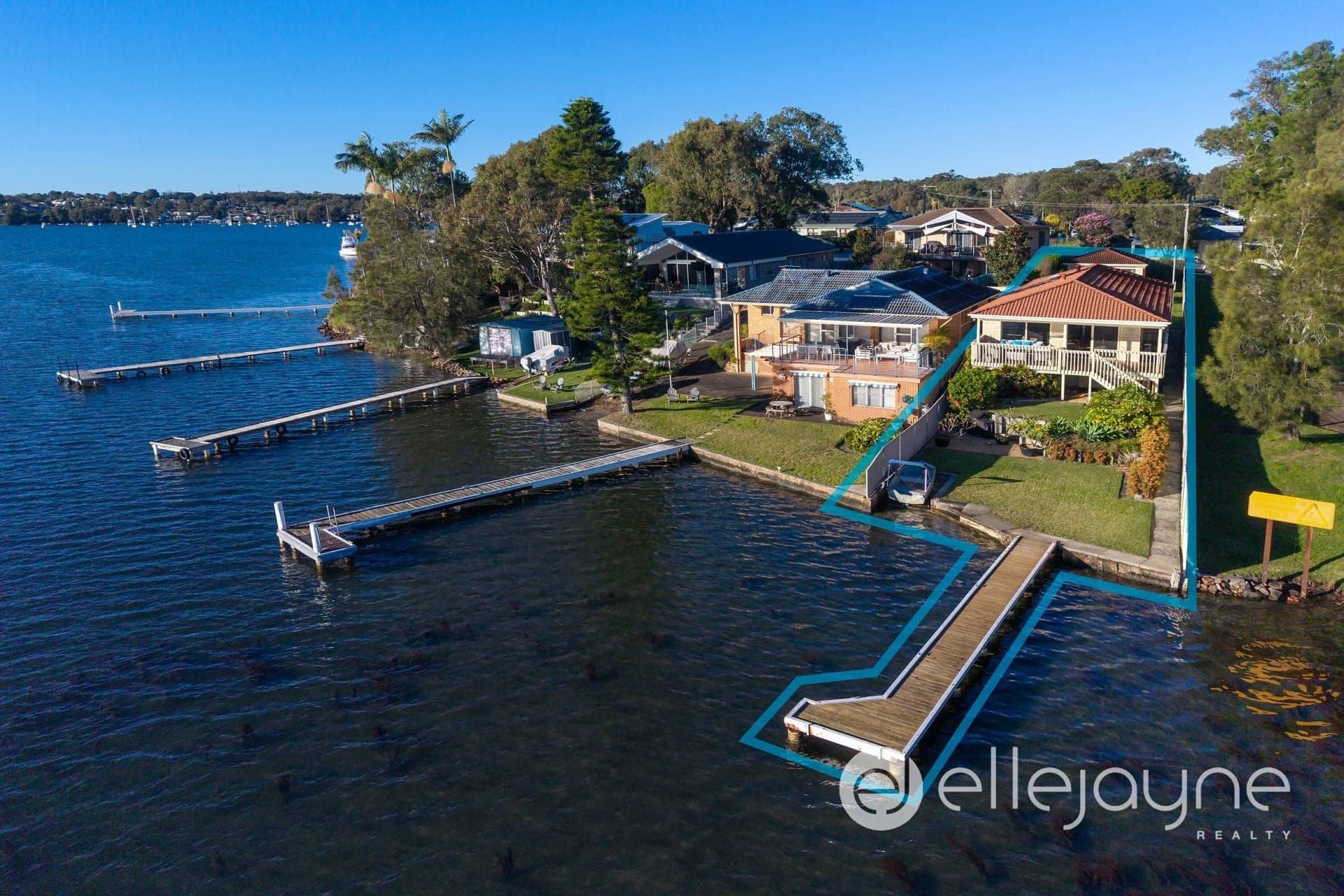Bonnells Bay, Auction, Auction - Image 1