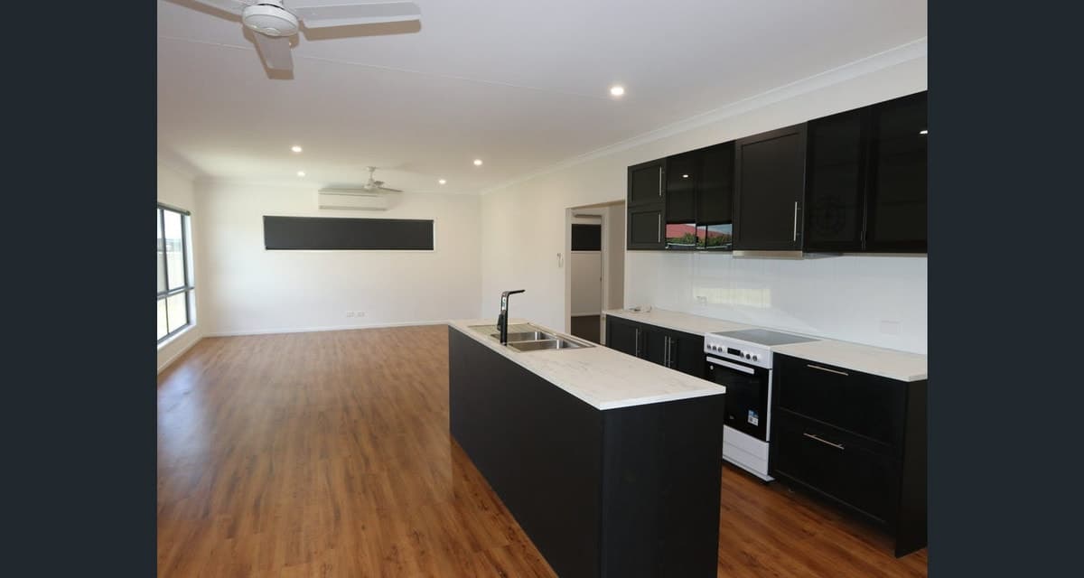 8 Costello Court, Emerald QLD 4720, Emerald - Thumbnail 5