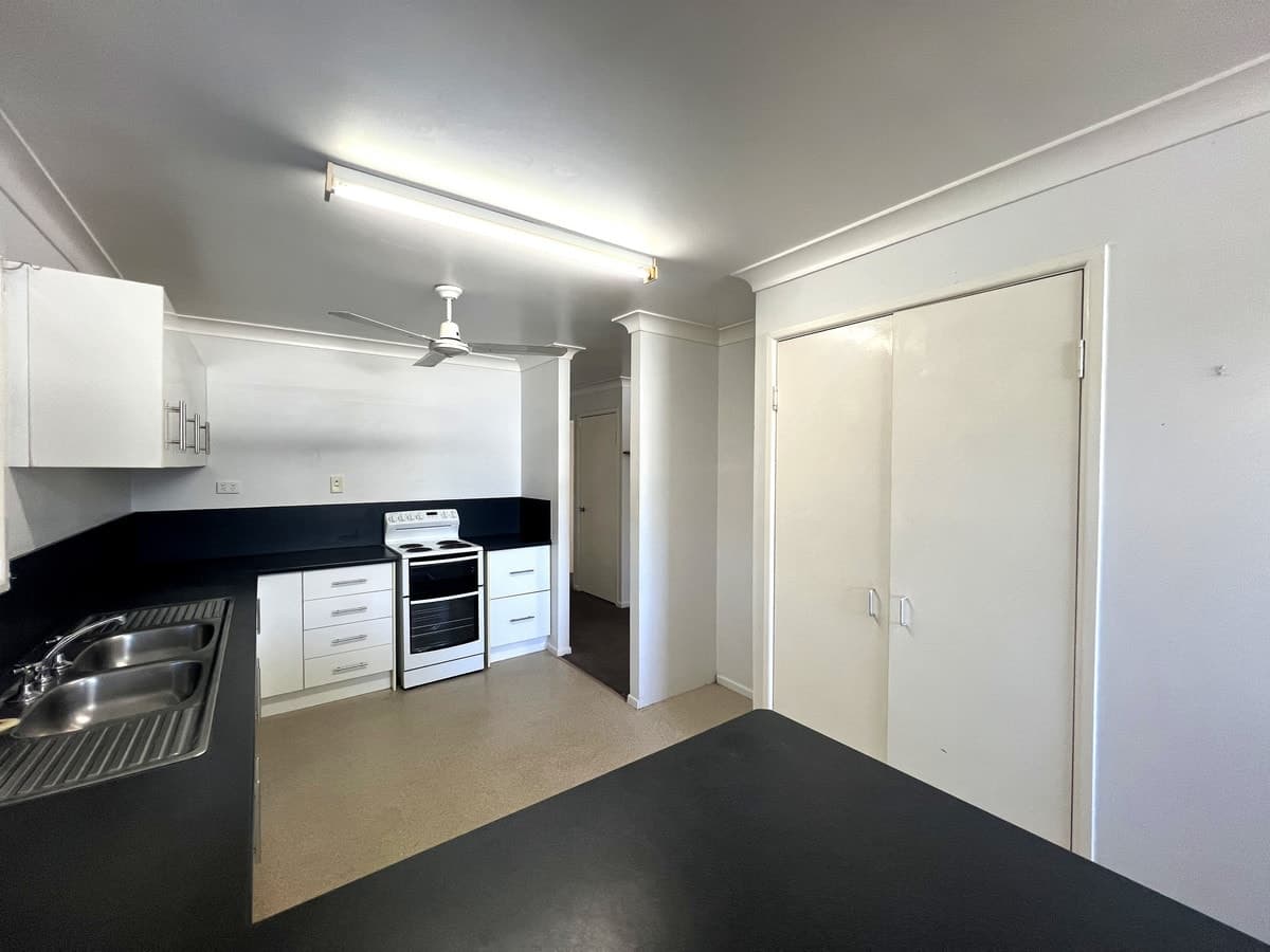 185 Borilla Street, EMERALD QLD 4720, Emerald - Thumbnail 6