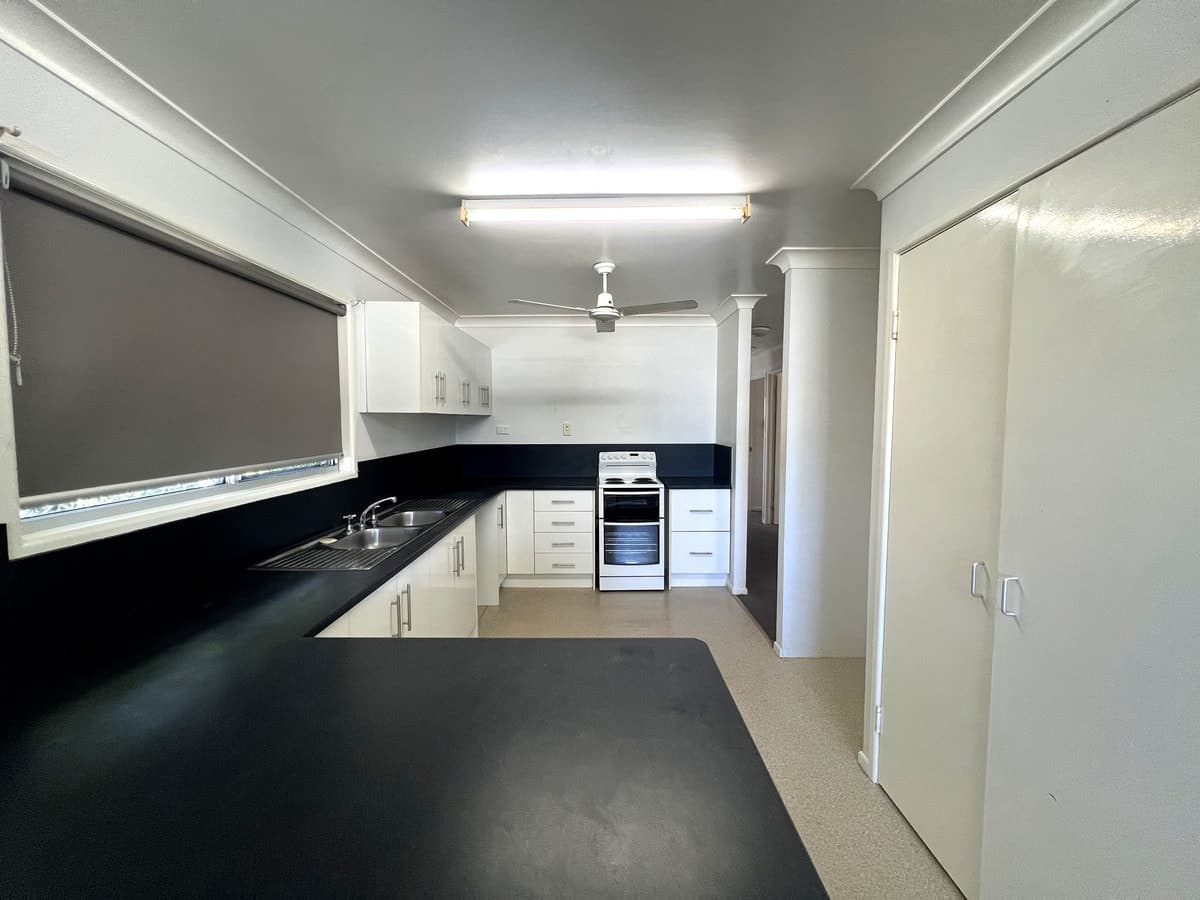 185 Borilla Street, EMERALD QLD 4720, Emerald - Thumbnail 7