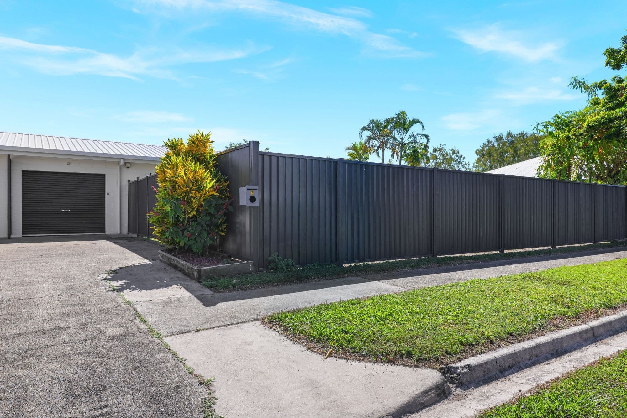 2/1 Vivian Close, Westcourt - Image 1