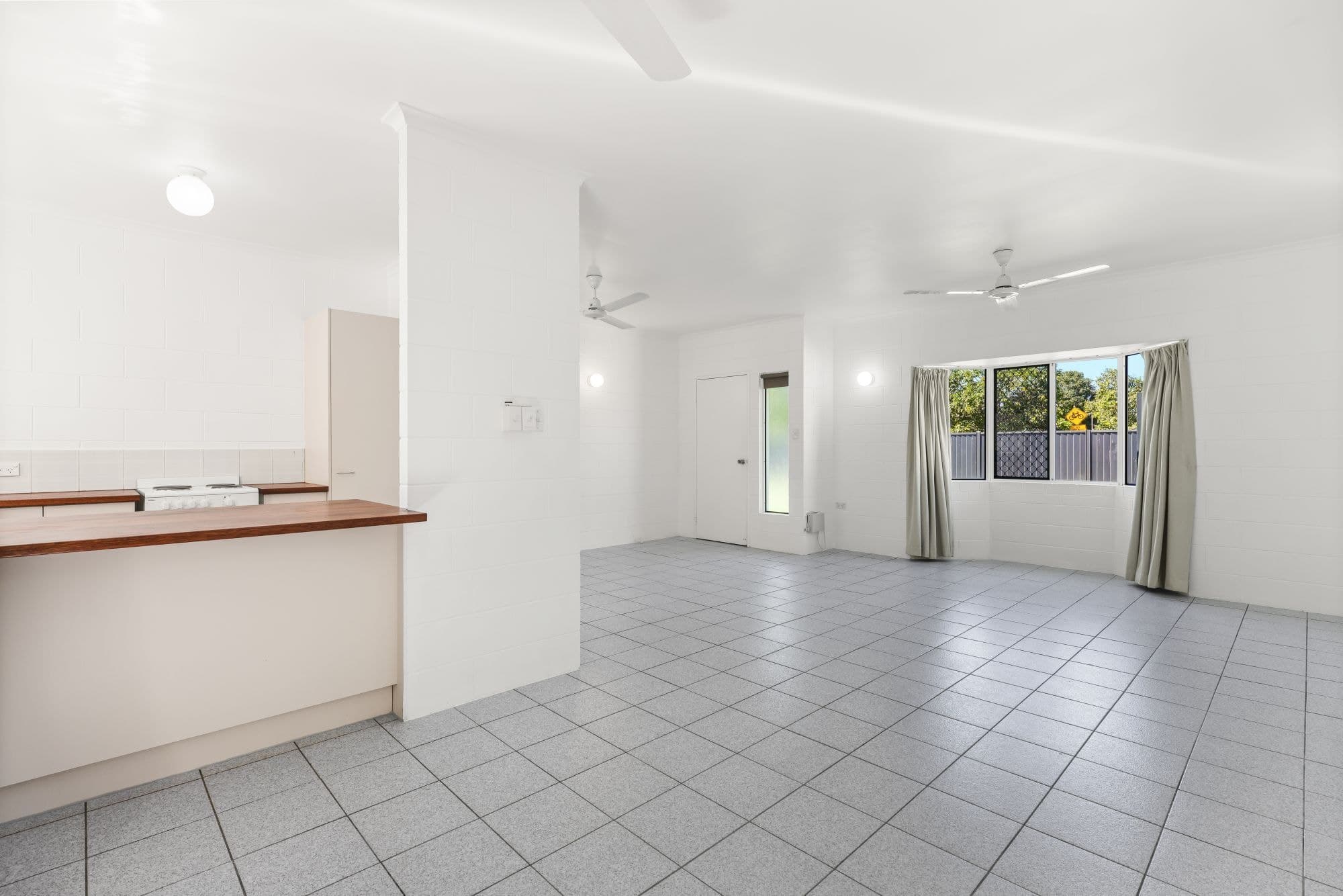 2/1 Vivian Close, Westcourt - Thumbnail 2