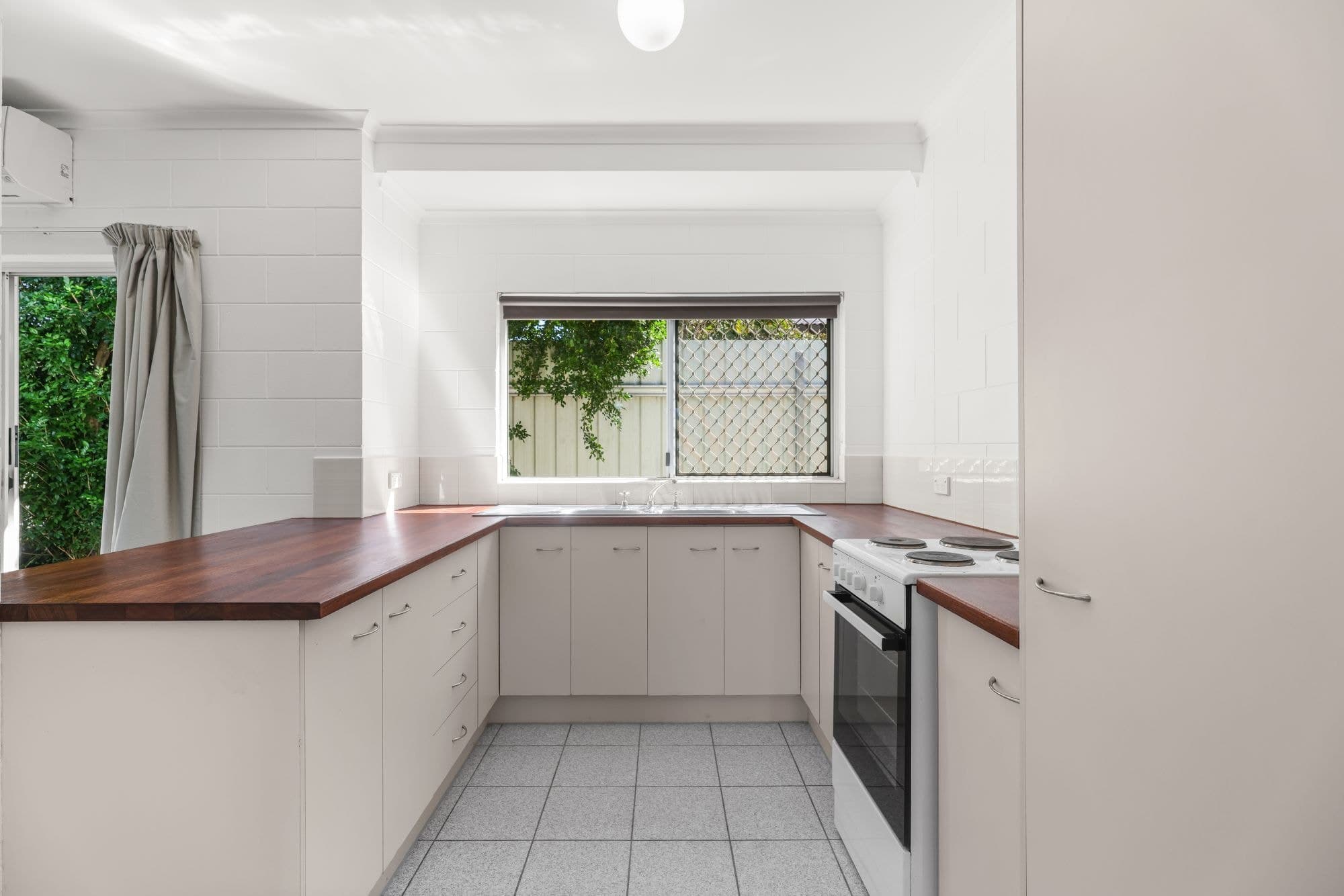 2/1 Vivian Close, Westcourt - Thumbnail 3