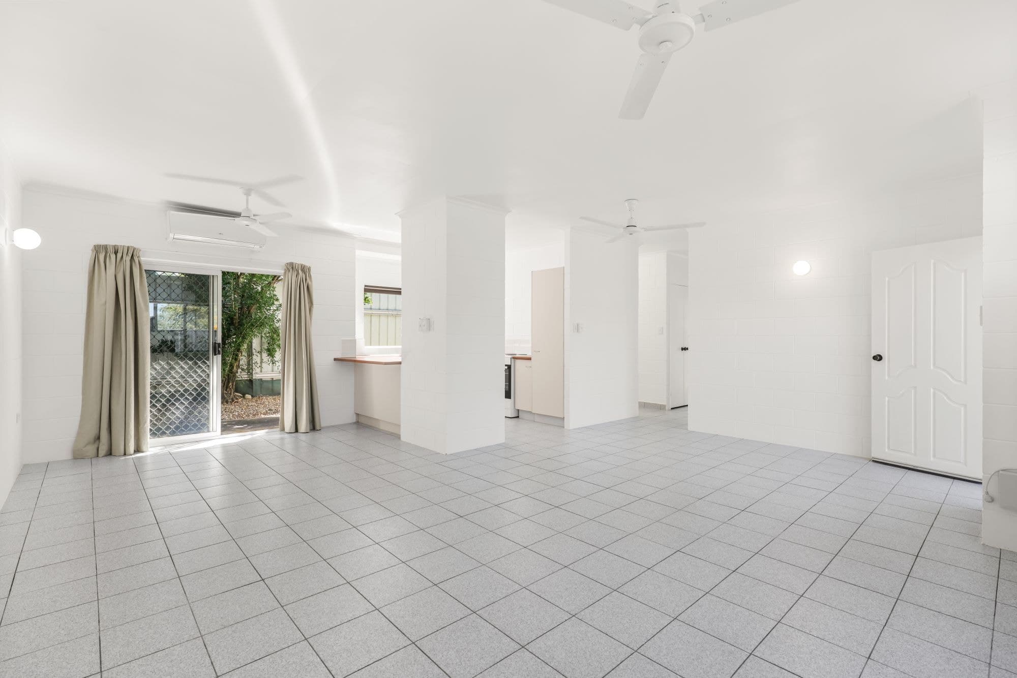 2/1 Vivian Close, Westcourt - Thumbnail 4