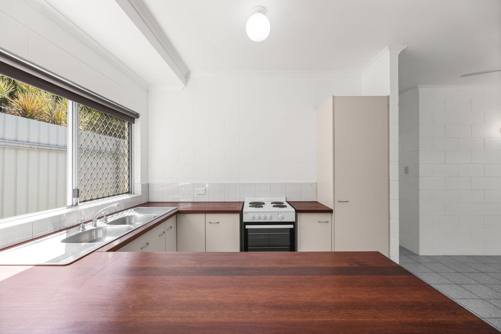2/1 Vivian Close, Westcourt - Thumbnail 5