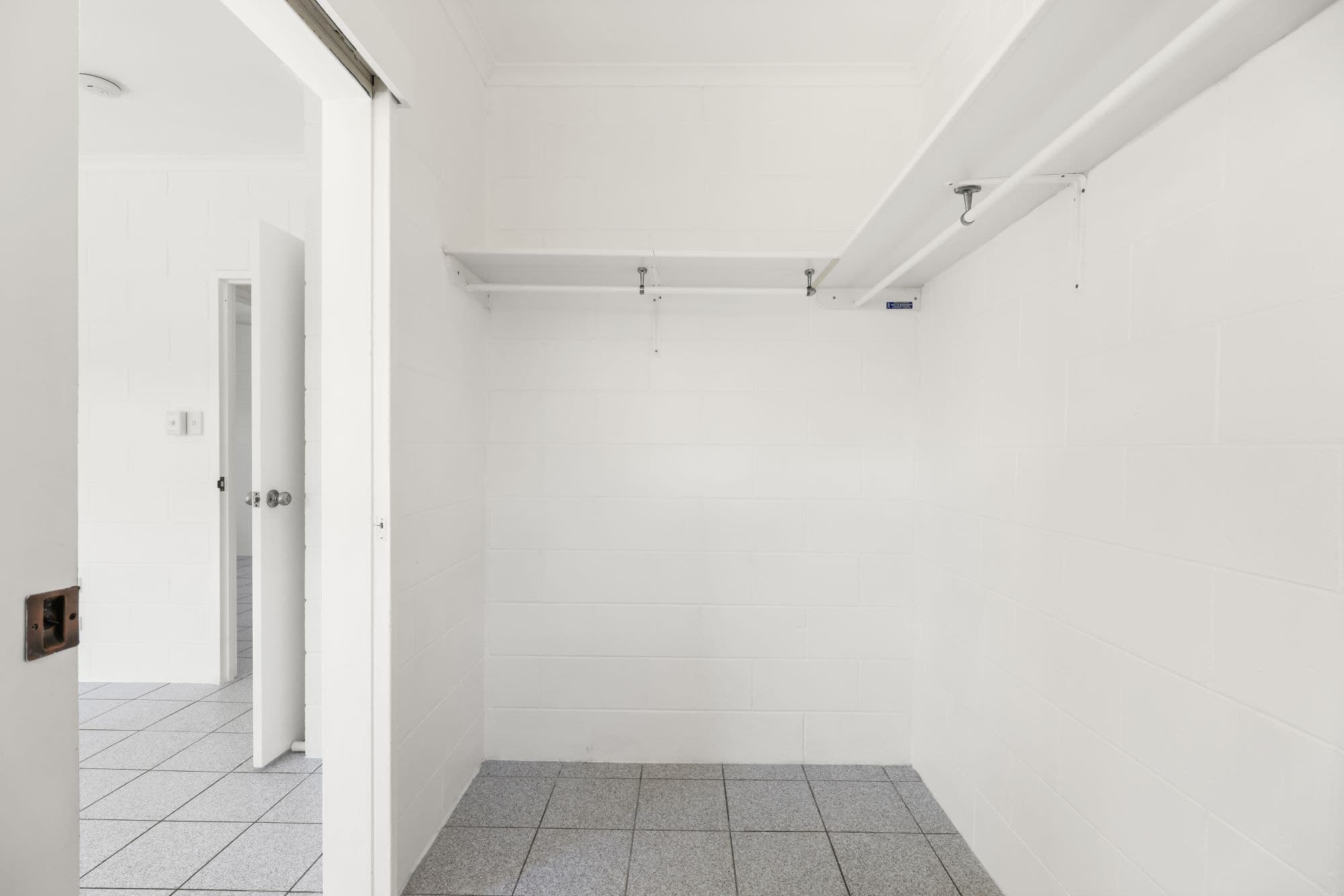 2/1 Vivian Close, Westcourt - Thumbnail 7