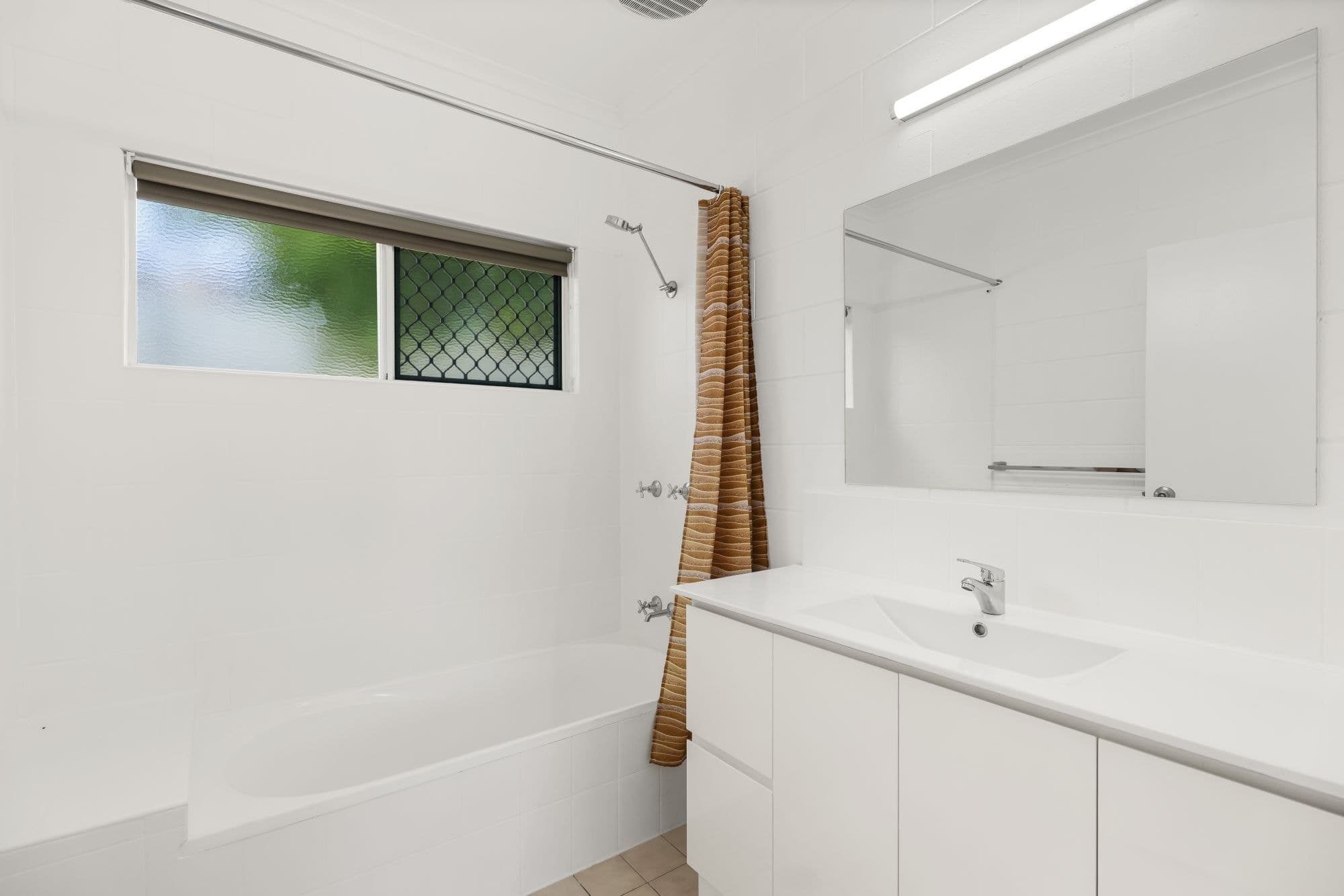 2/1 Vivian Close, Westcourt - Thumbnail 8