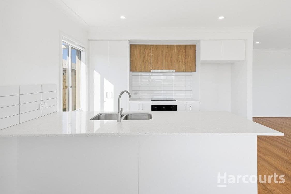 8 Flame Tree Drive, BURRUM HEADS, QLD 4659, Burrum Heads - Thumbnail 2