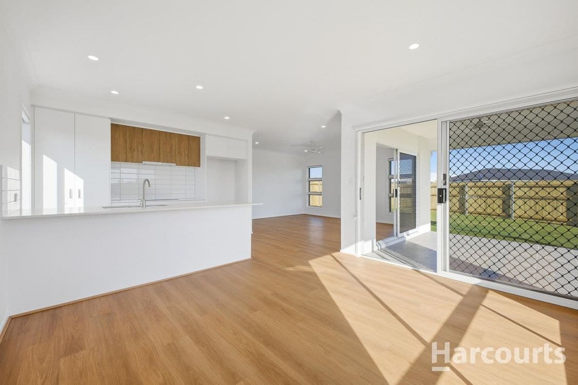 8 Flame Tree Drive, BURRUM HEADS, QLD 4659, Burrum Heads - Thumbnail 4