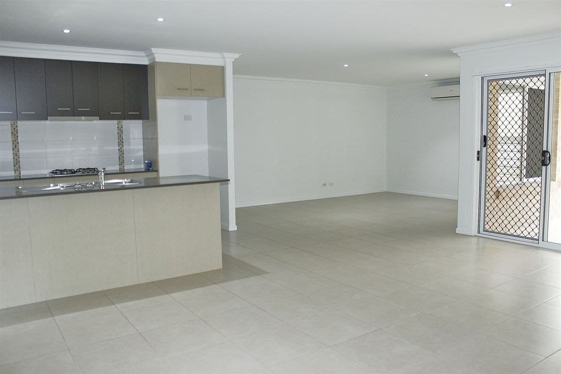 15 Lancaster Circuit, REDLAND BAY, QLD 4165, Redland Bay - Thumbnail 2