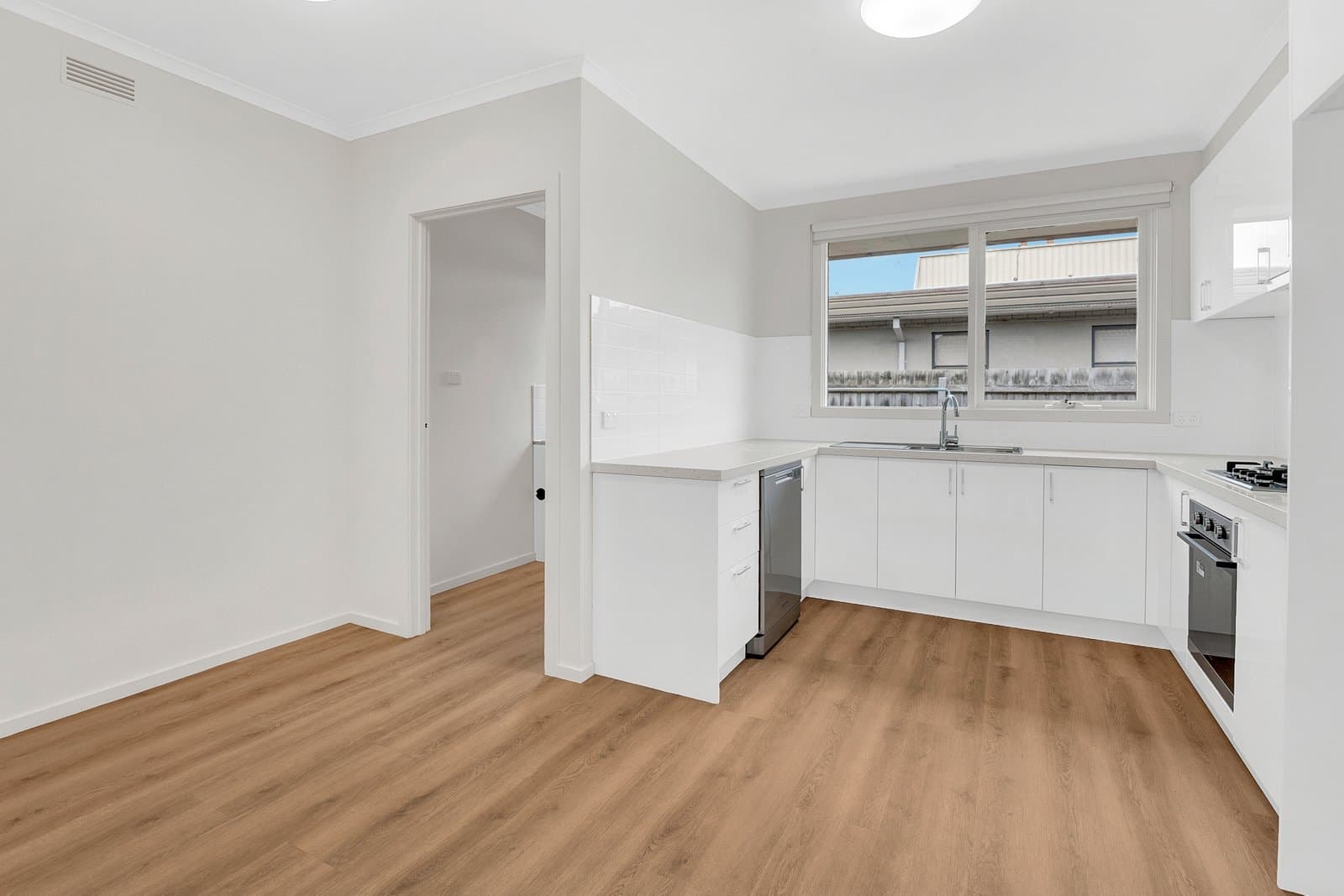 4/77 Pine Street, Reservoir VIC 3073, Reservoir - Thumbnail 4
