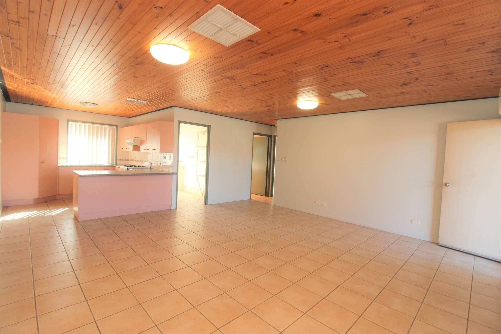 Unit 3, 20 Gray Street, Mount Isa, Mount Isa - Thumbnail 2
