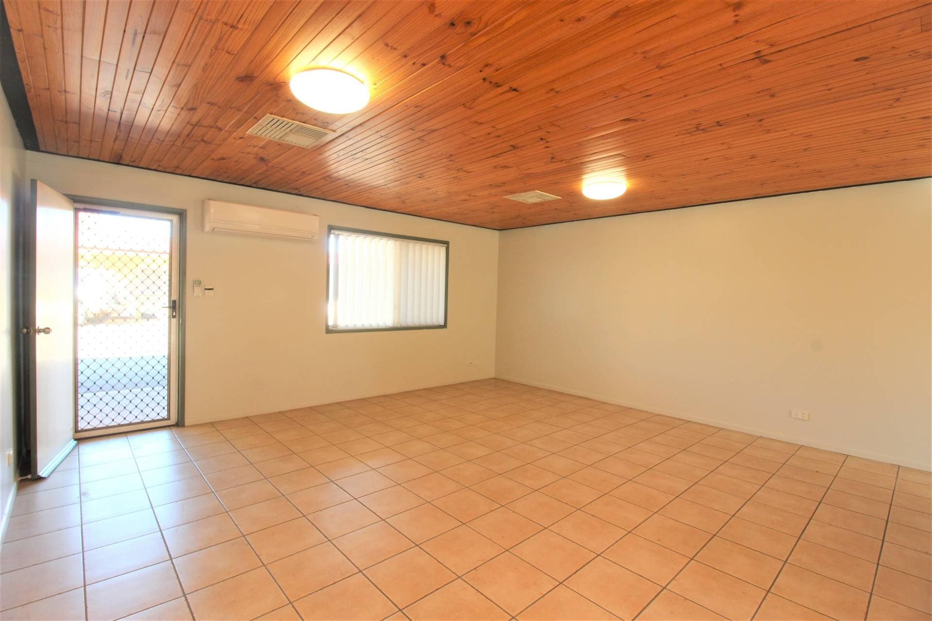 Unit 3, 20 Gray Street, Mount Isa, Mount Isa - Thumbnail 3