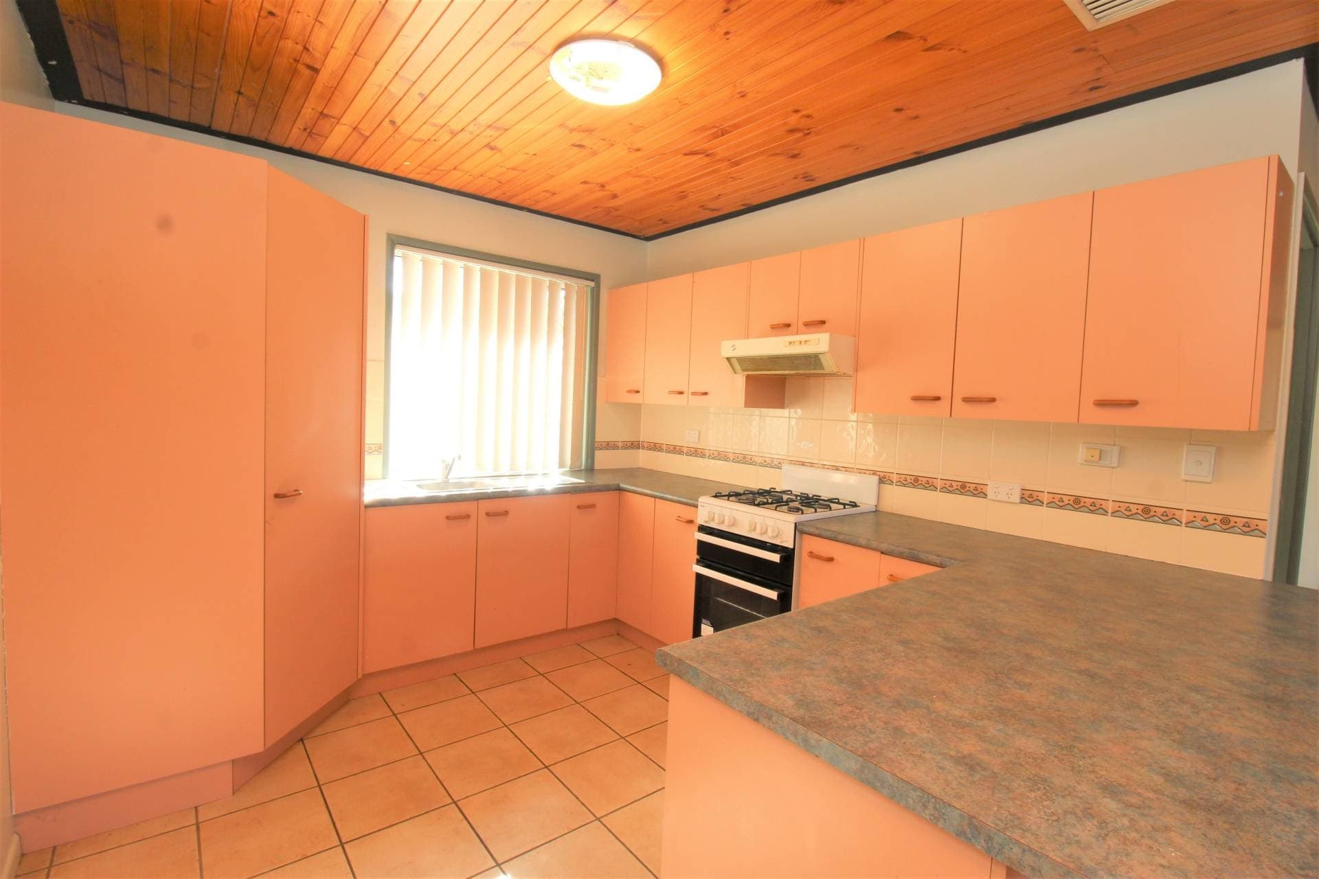 Unit 3, 20 Gray Street, Mount Isa, Mount Isa - Thumbnail 4