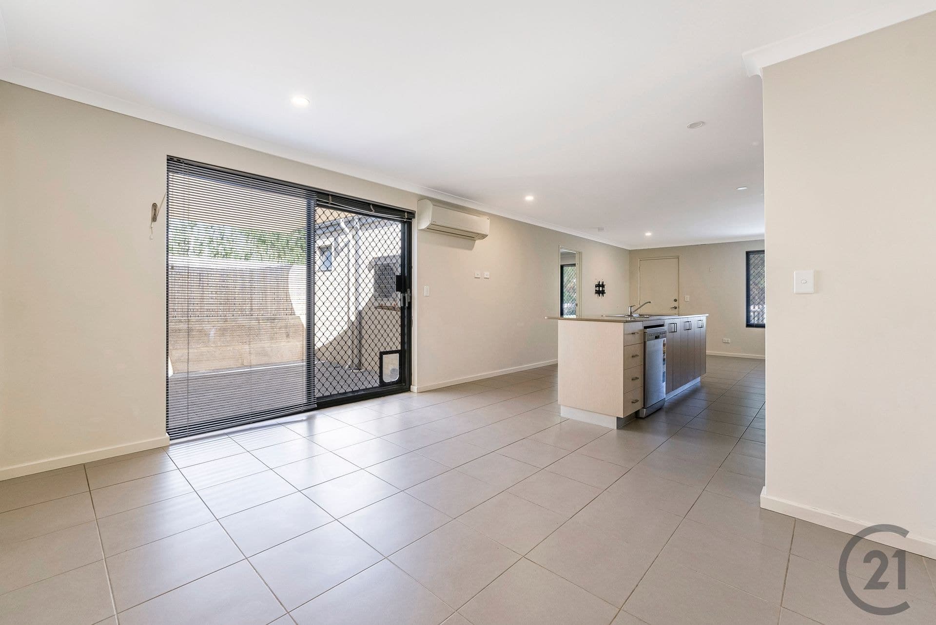 11 Tamarind Lane, Halls Head, WA, 6210, Halls Head - Thumbnail 3