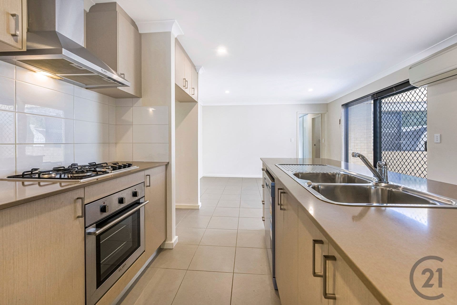 11 Tamarind Lane, Halls Head, WA, 6210, Halls Head - Thumbnail 4