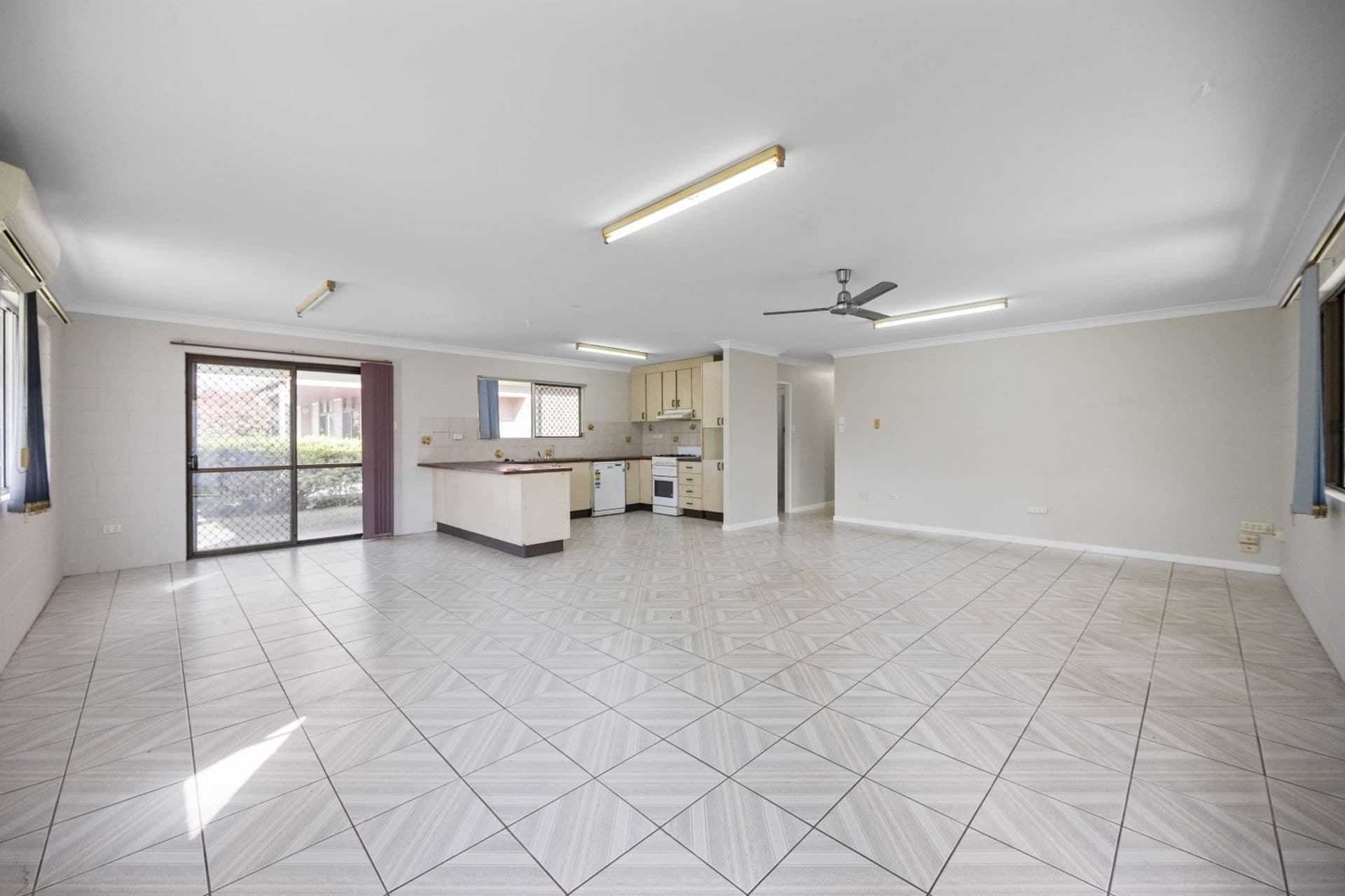 1499 Riverway Drive, Kelso, QLD, 4815, Kelso - Thumbnail 2